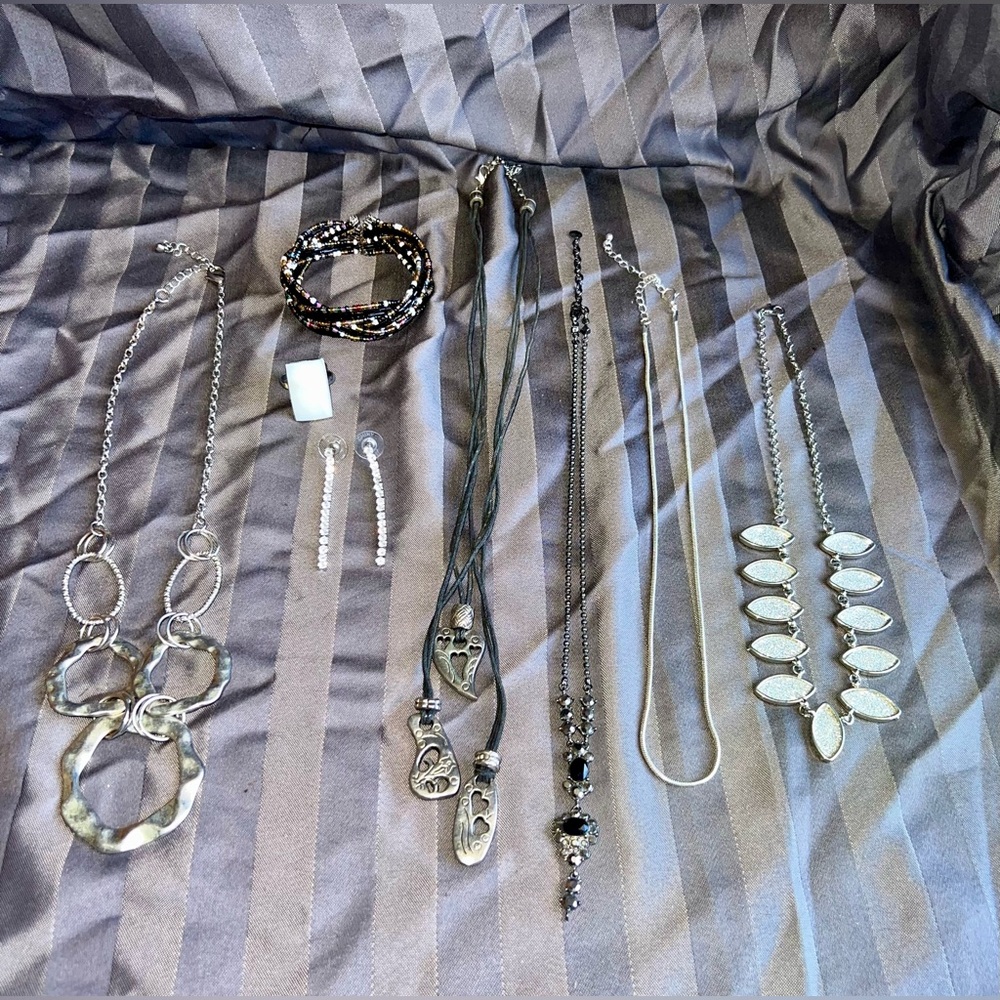 Elegant Silver and Black Jewelry Set 8 Items